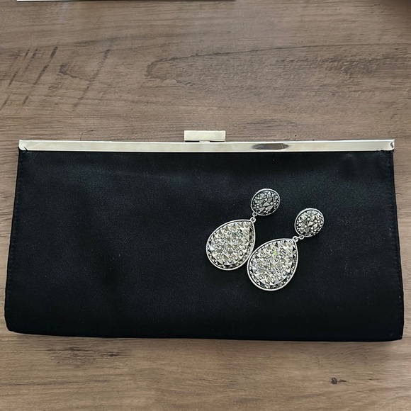 Handbags - Clutch
